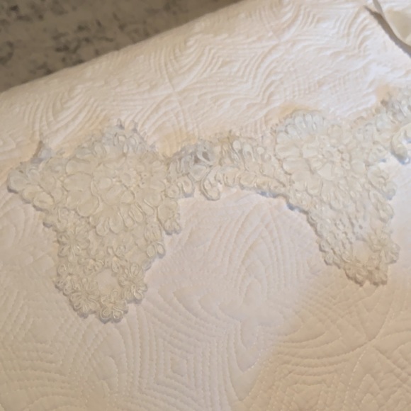 NEW-Bridal Wedding Gown. Size 6. Never worn. - Picture 11 of 12